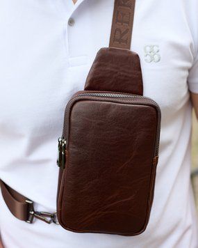 Чоловічий шкіряний слінг Melnik Bags АЕ45-6799 коричневий вигляд спереду