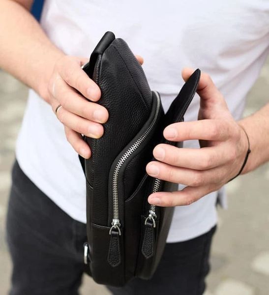 Чоловіча шкіряна сумка-слінг Tiding Bag 34091 чорна 34091 фото