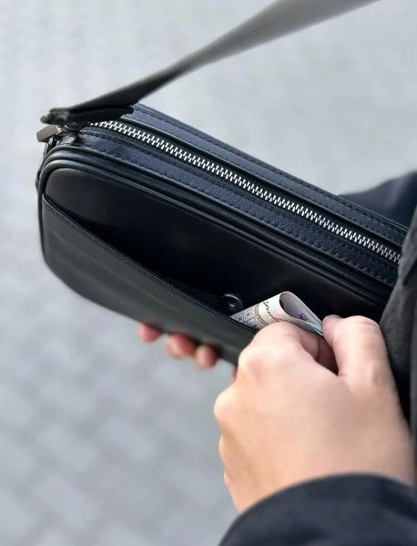 Черная мужская сумка кросс-боди бананка из натуральной кожи Melnik Bags 211196 &mdash; поясная сумка 211196 фото