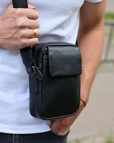 Сумка через плече чоловіча шкіряна Melnik Bags АВ24-489967 Чорна 21х16х6 см барсетка з клапаном АВ24-489967 фото
