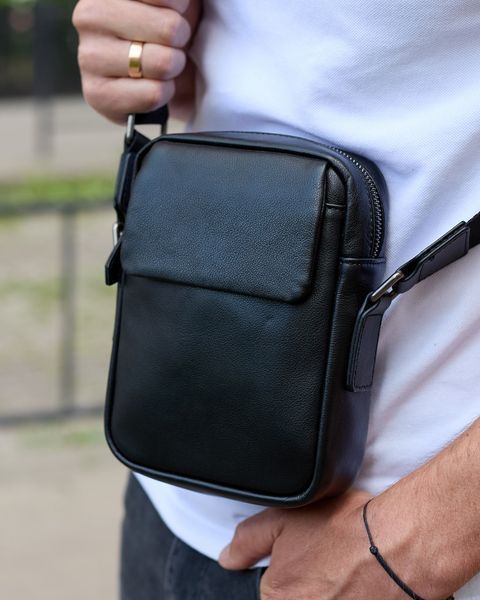 Сумка через плече чоловіча шкіряна Melnik Bags АВ24-489967 Чорна 21х16х6 см барсетка з клапаном АВ24-489967 фото