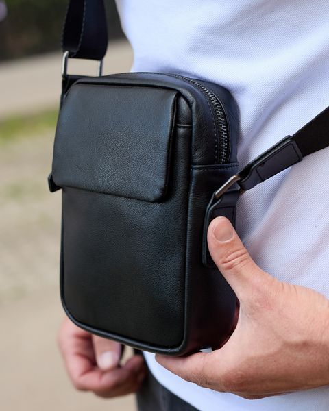 Сумка через плече чоловіча шкіряна Melnik Bags АВ24-489967 Чорна 21х16х6 см барсетка з клапаном АВ24-489967 фото